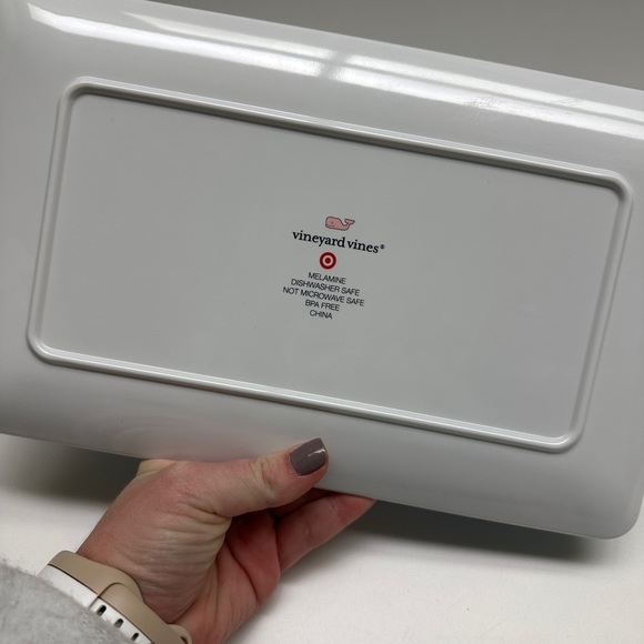 Small Vineyard Vines Melamine Tray with Beach Scene - NEW - Picture 2 of 2